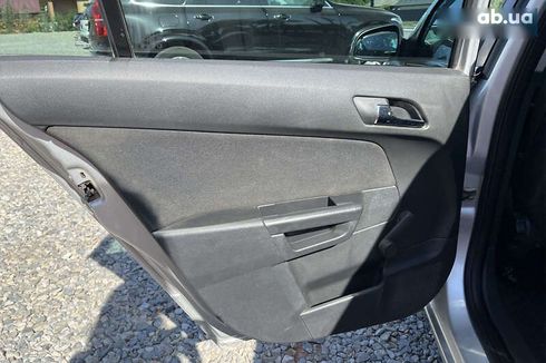 Opel Astra 2010 - фото 17