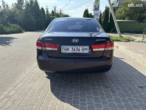 Hyundai Sonata 2006 вишневый - фото 3