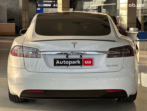 Tesla Model S 2019 белый - фото 8