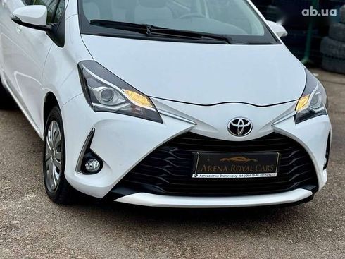Toyota Yaris 2017 - фото 13