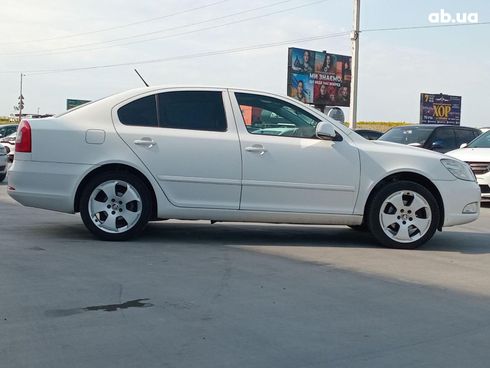 Skoda Octavia 2012 белый - фото 4
