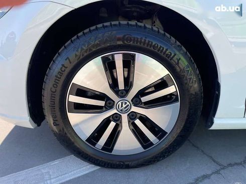 Volkswagen e-Golf 2020 - фото 15
