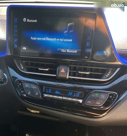 Toyota C-HR 2017 - фото 11