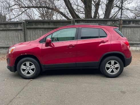 Chevrolet Tracker 2015 красный - фото 12