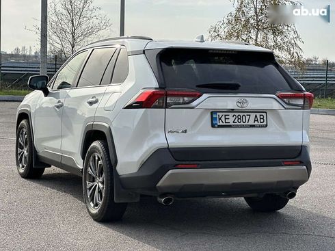 Toyota RAV4 2023 - фото 12