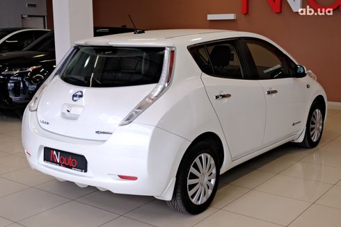 Nissan Leaf 2015 белый - фото 4