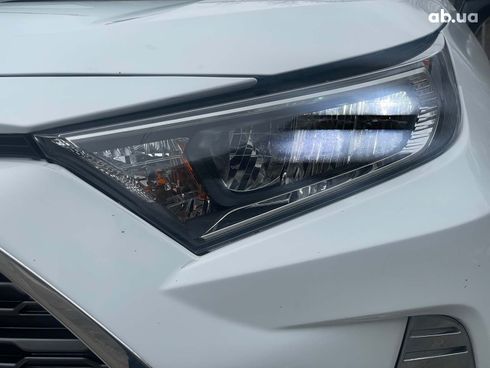 Toyota RAV4 2019 белый - фото 5