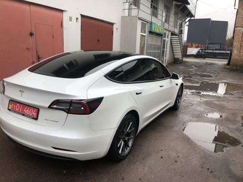 Tesla Model 3 2022 белый - фото 17