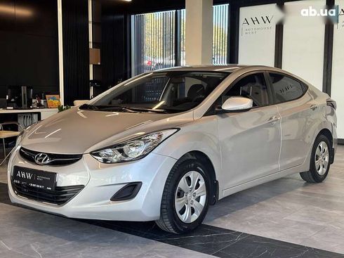 Hyundai Elantra 2012 - фото 10