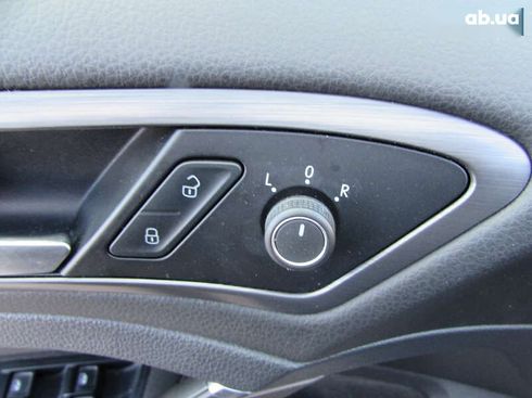 Volkswagen e-Golf 2018 - фото 24