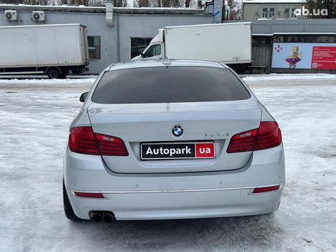 BMW 5 серия 2014 серый - фото 6