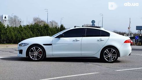 Jaguar XE 2019 - фото 12