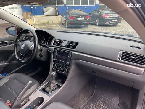 Volkswagen Passat 2017 серый - фото 22
