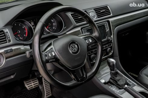 Volkswagen Passat 2016 черный - фото 11