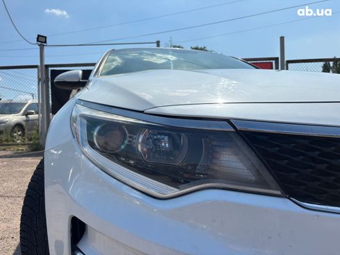 Kia Optima 2017 белый - фото 9