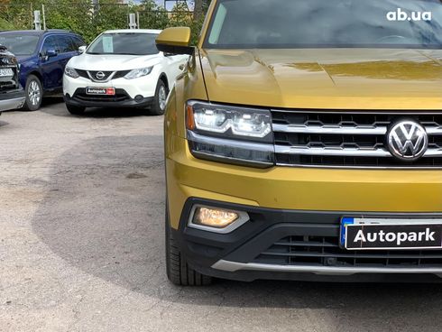 Volkswagen Atlas 2017 желтый - фото 12