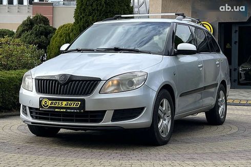 Skoda Fabia 2010 - фото 3
