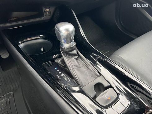 Toyota C-HR 2017 серый - фото 30