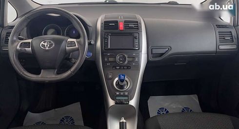 Toyota Auris 2012 - фото 12