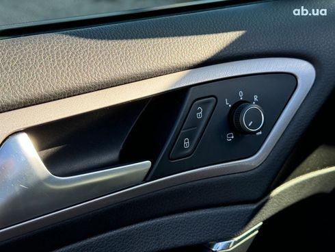 Volkswagen e-Golf 2016 серый - фото 45