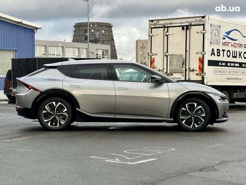 Kia EV6 2023 серый - фото 2