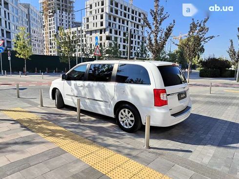 Chrysler town&country 2016 - фото 12