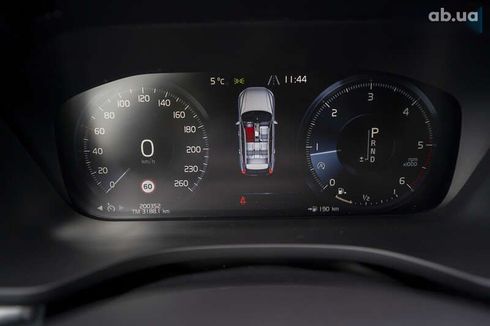 Volvo XC60 2018 - фото 30