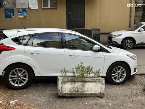 Ford Focus 2017 белый - фото 9