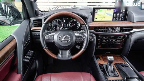 Lexus LX 2017 - фото 9