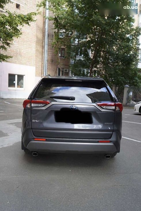 Toyota RAV4 2021 - фото 9