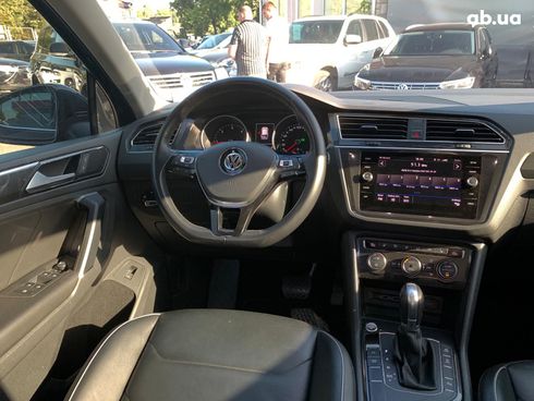 Volkswagen Tiguan 2018 серый - фото 34
