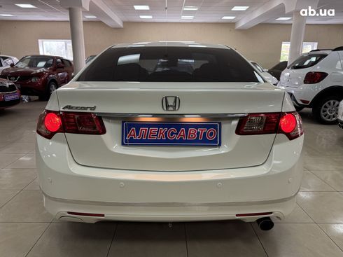 Honda Accord 2011 белый - фото 7