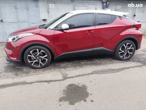 Toyota C-HR 2018 вишневый - фото 18