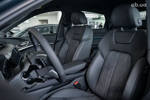 Audi Q8 e-tron 2023 синий - фото 10