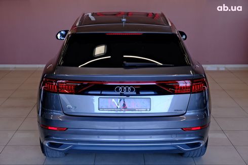 Audi Q8 2020 серый - фото 6