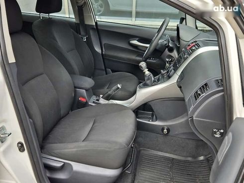 Toyota Auris 2011 - фото 10