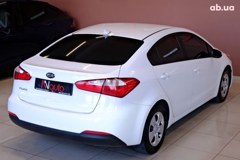 Kia Forte 2017 белый - фото 5