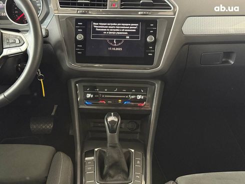 Volkswagen Tiguan 2021 черный - фото 25