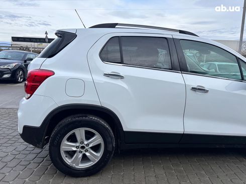 Chevrolet Trax 2019 белый - фото 8