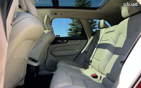 Volvo XC60 2020 - фото 11