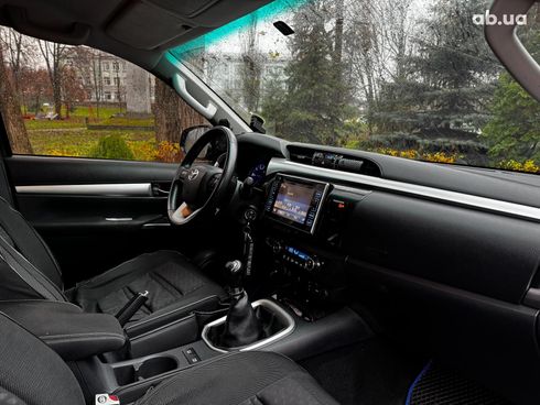 Toyota Hilux 2017 серый - фото 61