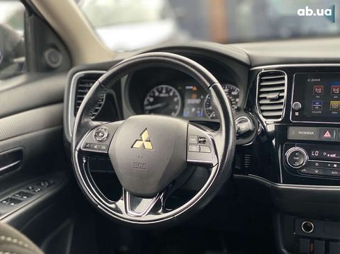 Mitsubishi Outlander 2018 - фото 17