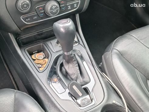 Jeep Cherokee 2018 серый - фото 17