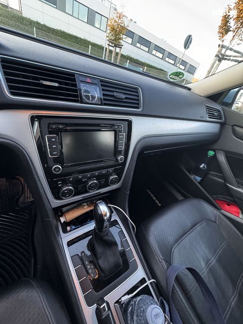 Volkswagen Passat 2012 голубой - фото 9