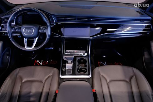 Audi Q8 2020 серый - фото 7