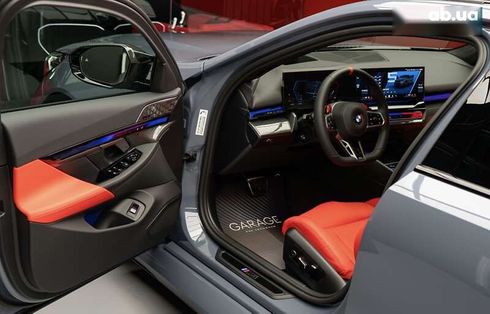 BMW M5 2025 - фото 16