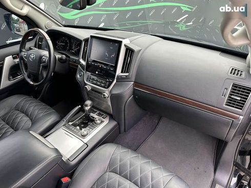 Toyota Land Cruiser 2017 - фото 28