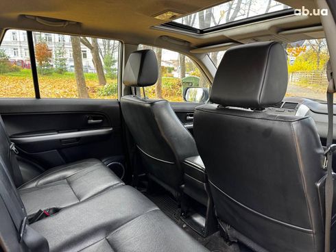 Suzuki Grand Vitara 2010 белый - фото 25