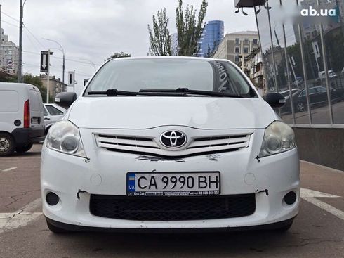 Toyota Auris 2011 - фото 4