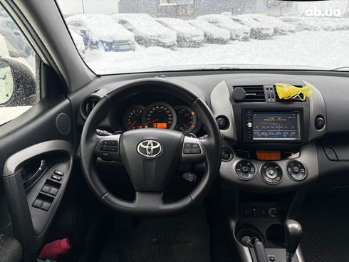 Toyota RAV4 2012 серый - фото 36